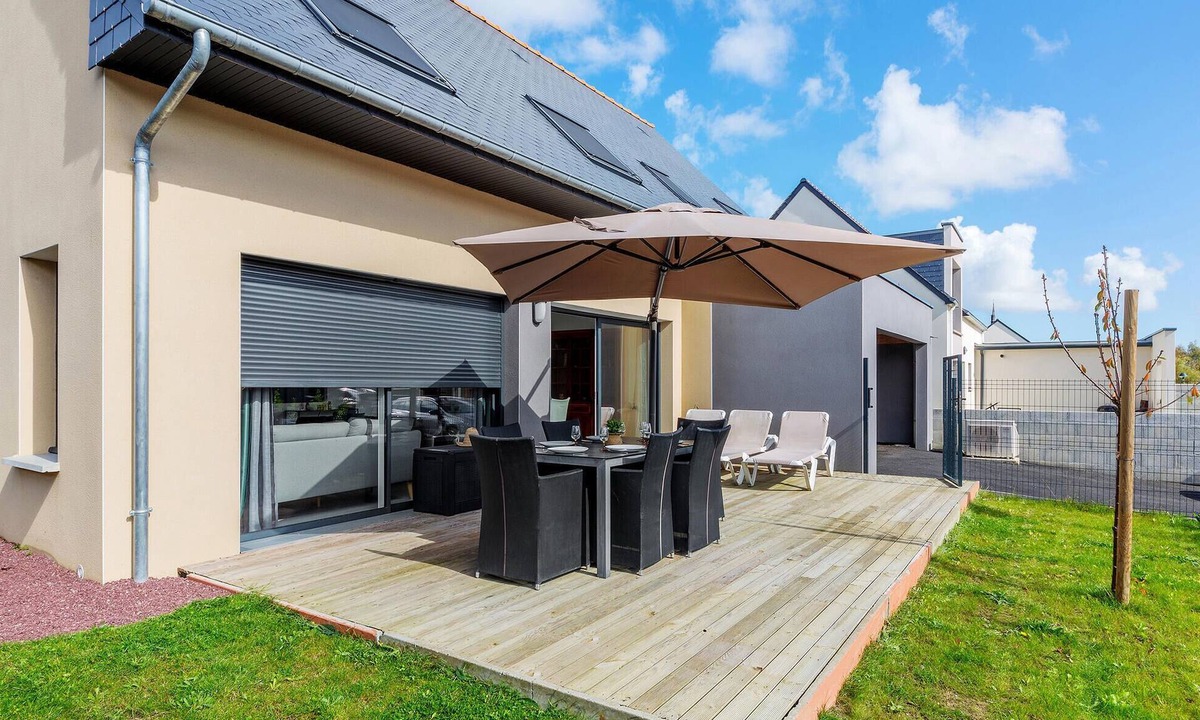 Saint-Meloir-des-Ondes House | Amazing home in Saint-Méloir-des-Ondes with WiFi