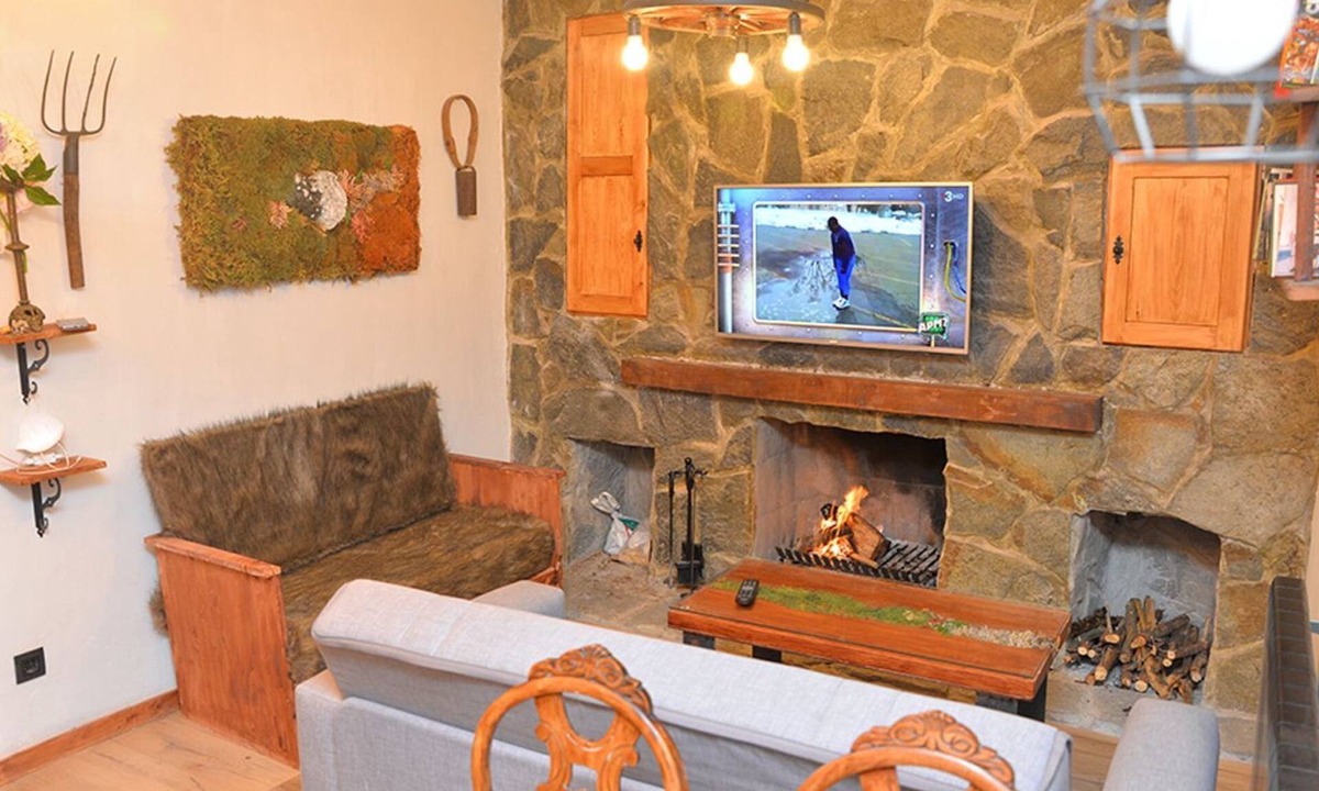 La Pobla de Lillet Apartment | Angepasste rustikale Wohnung für 4 Personen Pobla de Lillet by Interhome