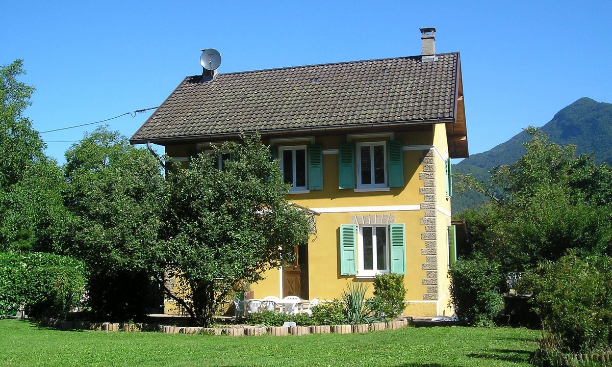 Giez House | Annecy. Character property close to Lake Annecy with beautiful mountain views.
