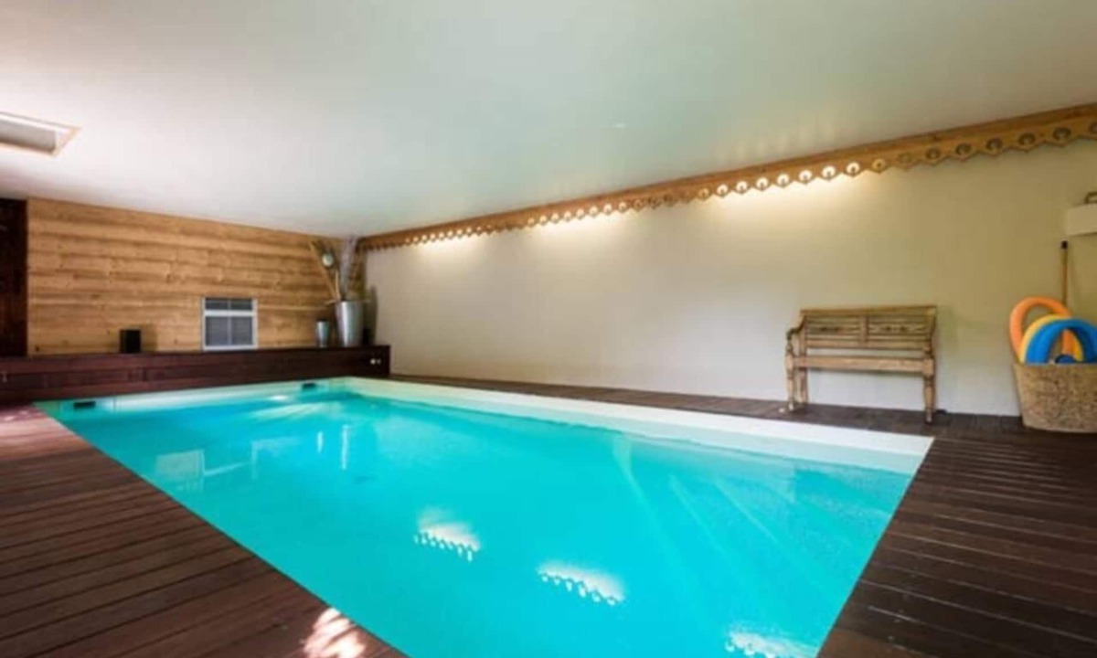 Quintal House | ANNECY LA FERME DE QUINTAL indoor heated pool