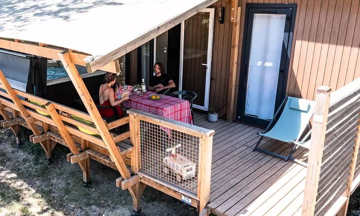 Cabrieres-dʼAigues House | Ansouis Cottage with Jacuzzi, 33 m² - 2 bedrooms - 2 bathrooms + Jacuzzi, sleeps 4