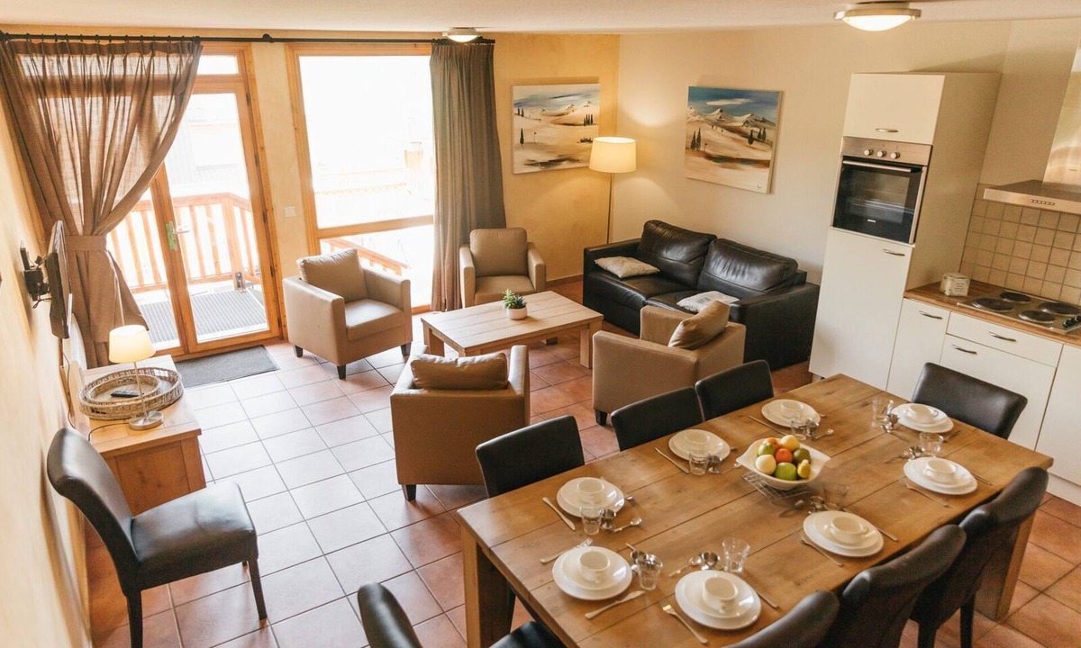 Saint-Francois-Longchamp House | Apartment suitable for 8 persons. In center of Saint François Longchamp with ski in & out.