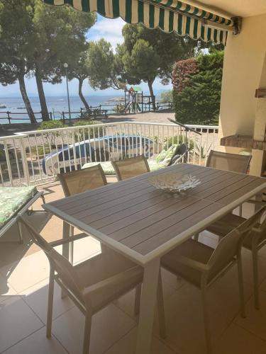 Almadraba-Canyelles Apartment | Apartamento con acceso directo a la playa AV-39