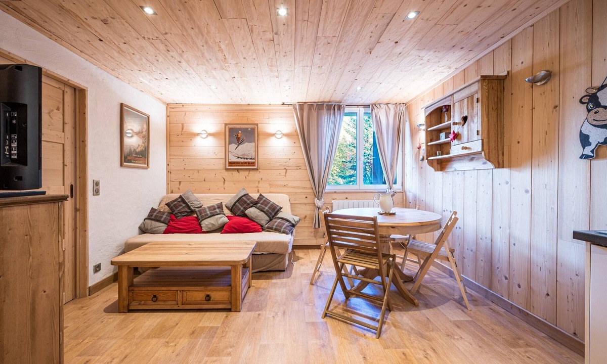Saint-Francois-Longchamp Apartment | Apartment 'Centre Station Appt Pied Des Pistes' with Mountain View