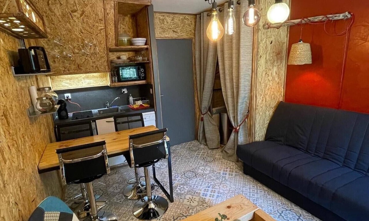 Saint-Georges-de-Didonne Apartment | Apartment "Le Pélican" with Private Terrace, Balcony and Wi-Fi