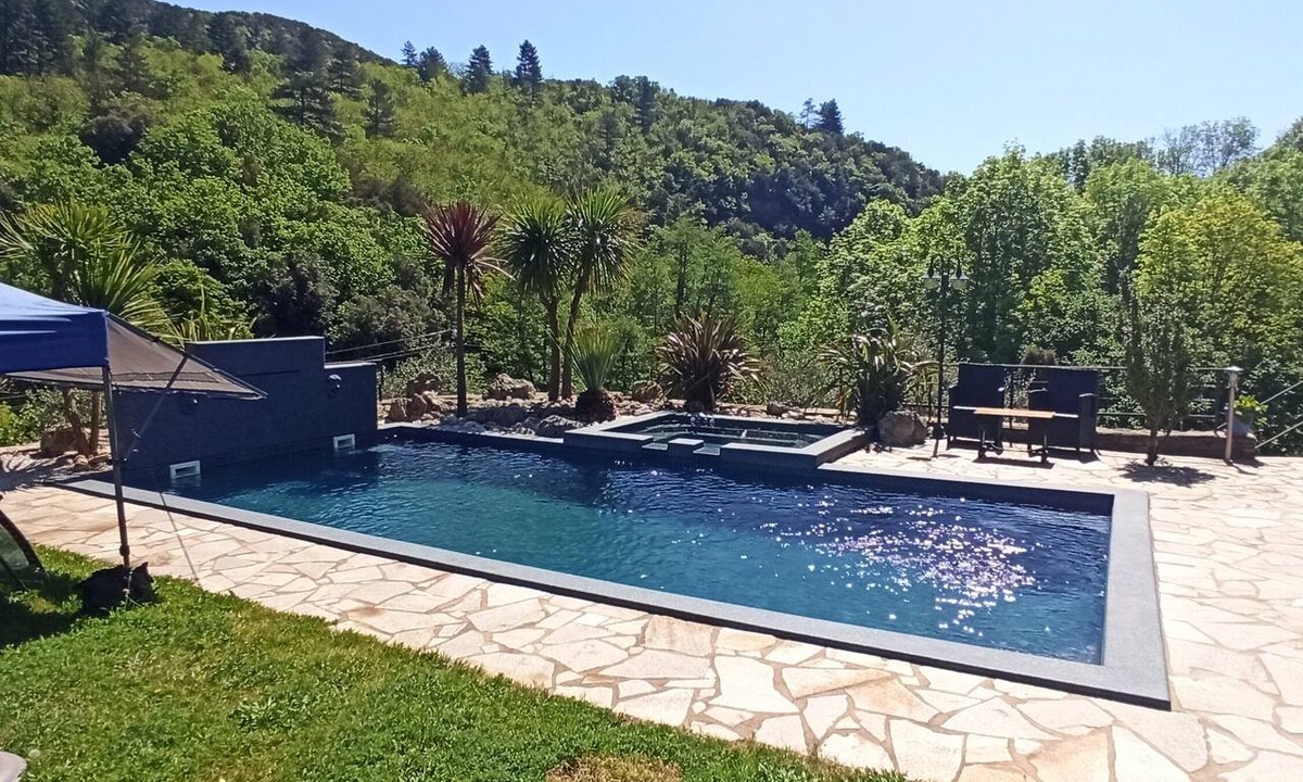 Camplong House | Apartment Air-conditioned 2-bedroom apartment, sleeps 2 adults + 1 infant; shared pool; quiet location; hiking; lakes.