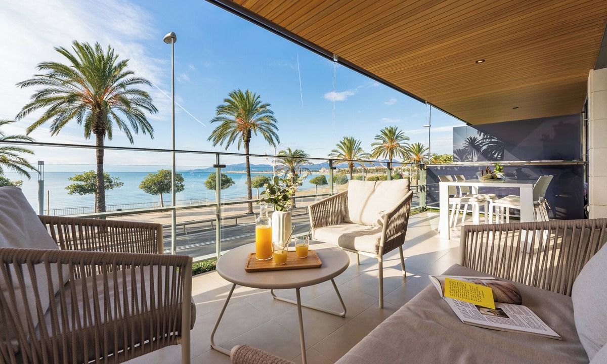 Cambrils Apartment | Apartment 'Apartamento Delfin' with Sea View, Wi-Fi and Air Conditioning