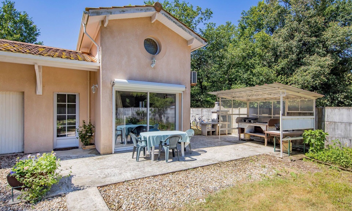 Queyrac Apartment | Apartment Between Vineyards and Ocean – A Nature Escape with Comfort