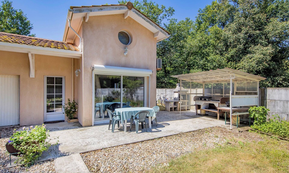 Queyrac Apartment | Apartment between Vineyards and Ocean – A Nature and Comfort Getaway