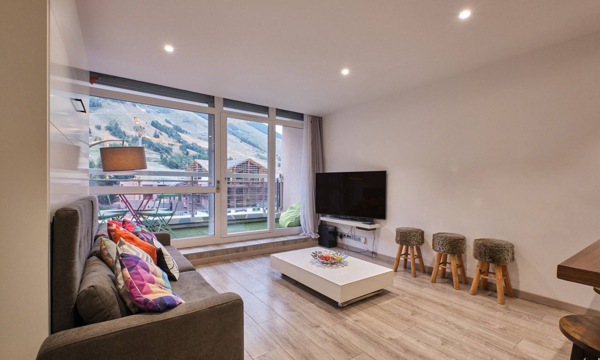 Mont-de-Lans Apartment | Apartment 'Boutique Central Les 2 Alpes' with Mountain View, Balcony and Wi-Fi