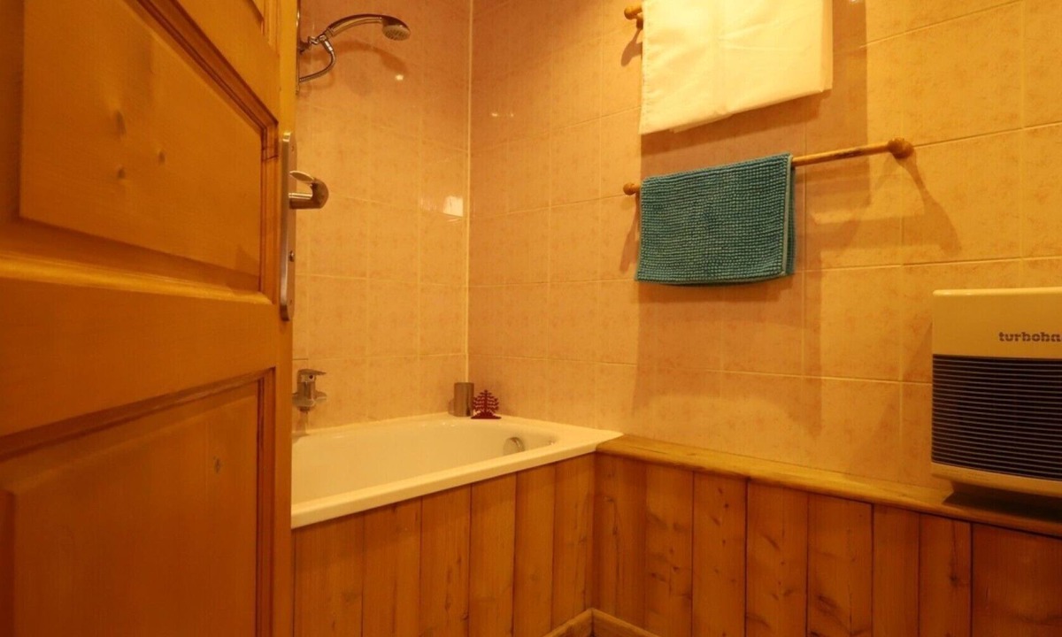 Bonneval-sur-Arc Apartment | Apartment “Chalet La Clavarine” with Mountain View and Wi-Fi