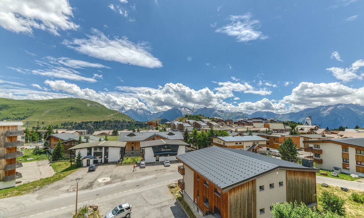 Bergers Apartment | Apartment 'Choucas' with Mountain View and Balcony
