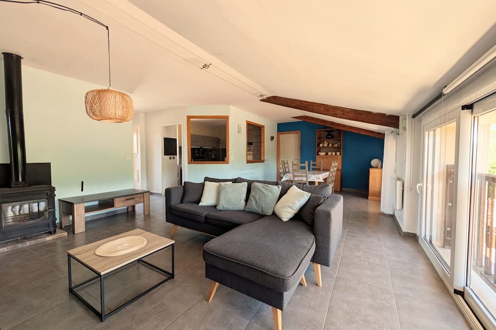 Vaumeilh Apartment | Apartment-Cottage-Ensuite with Bath-Mountain view