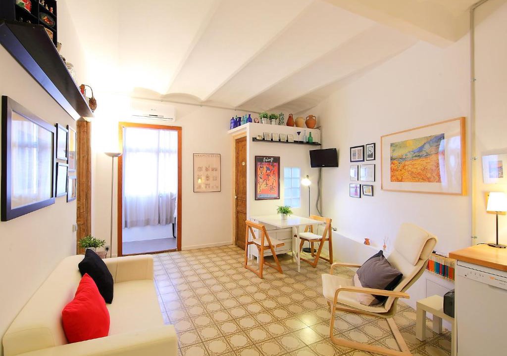 La Sagrada Familia Apartment | Apartment Eixample Dret Valencia - Cartagena by Interhome