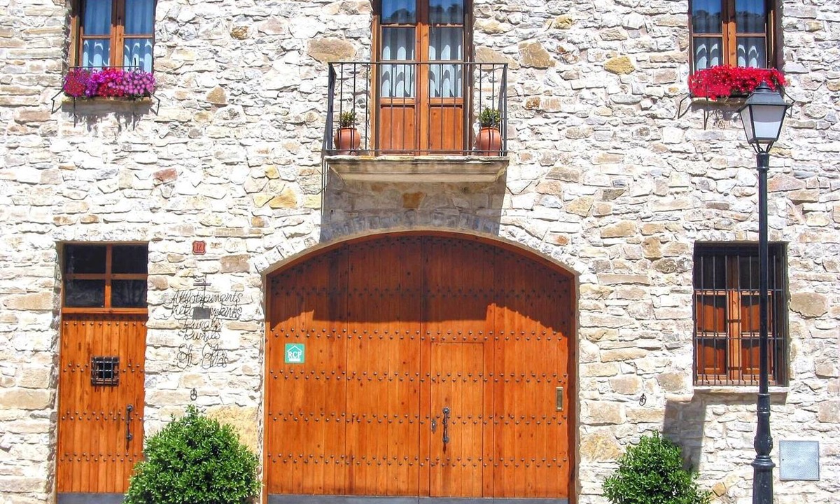 Conesa Apartment | Apartment 'El Clos 1' with Mountain Views, Private Terrace and Wi-Fi