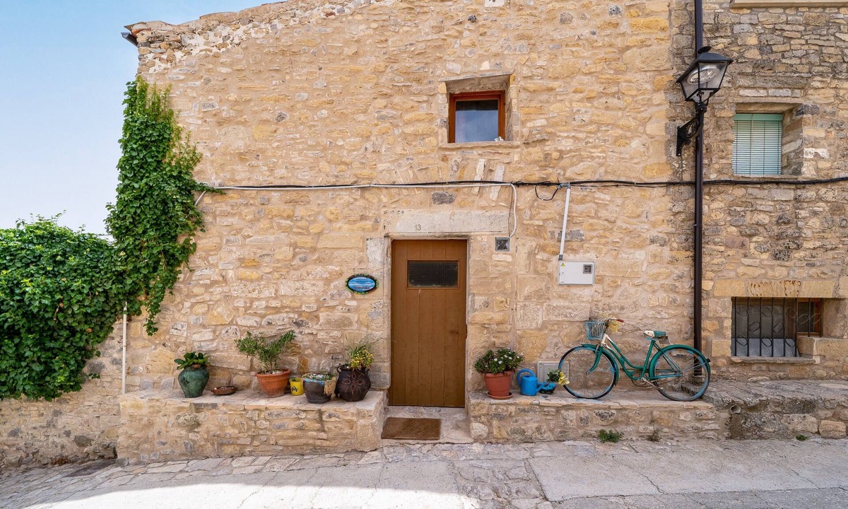 Fores Apartment | Apartment 'El Mirador Del Cel 1' with Mountain Views, Shared Garden and Wi-Fi