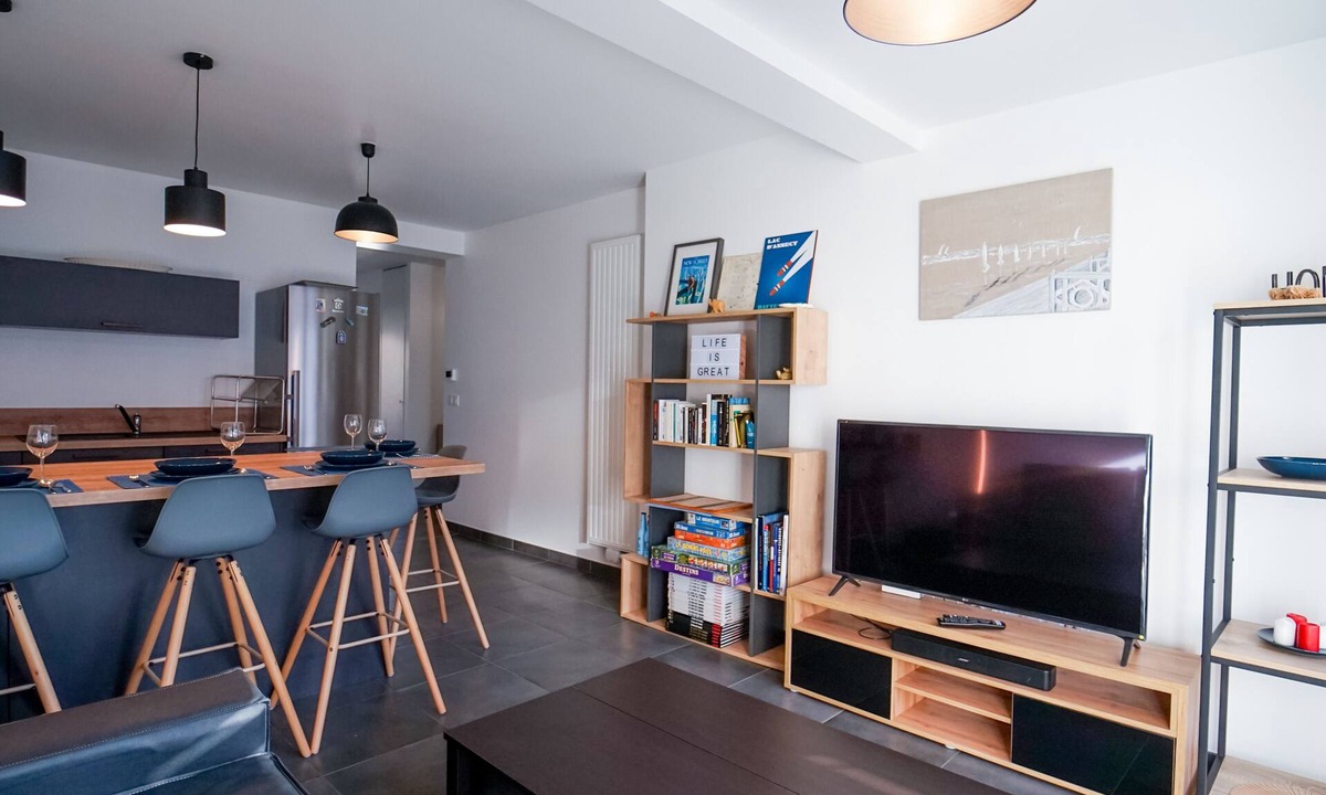 Chaparon Apartment | Apartment for 4 people with tennis condominium