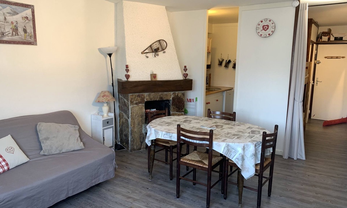 Cadeilhan-Trachere Apartment | Apartment for 5 People at the Foot of the Slopes