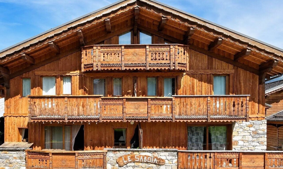 Bellentre Apartment | Apartment "Les Dolomites" with Mountain View, Private Terrace and Wi-Fi
