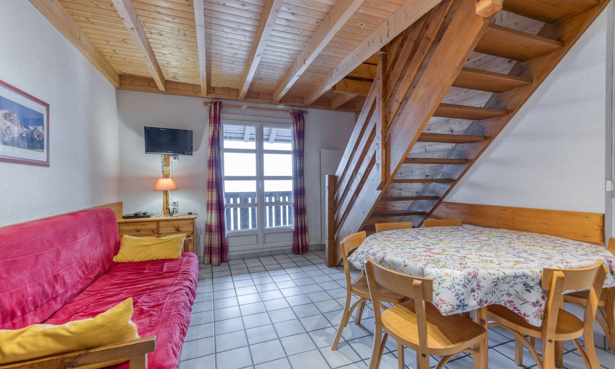 Villard-Reculas Apartment | Apartment 'Granges 31 - Duplex 6pers' with Mountain View and Balcony
