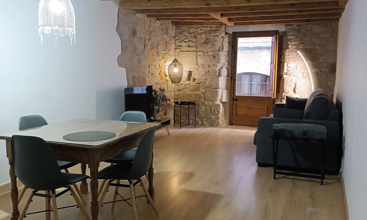 Solsona Apartment | Apartment in the center of Solsona Ca la Francisqueta. La Tina i el Deso