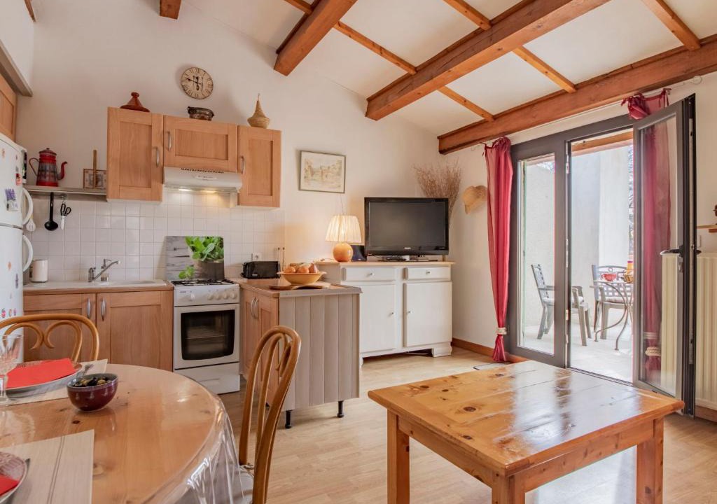 Noves Apartment | Apartment L'Aquillon by Interhome