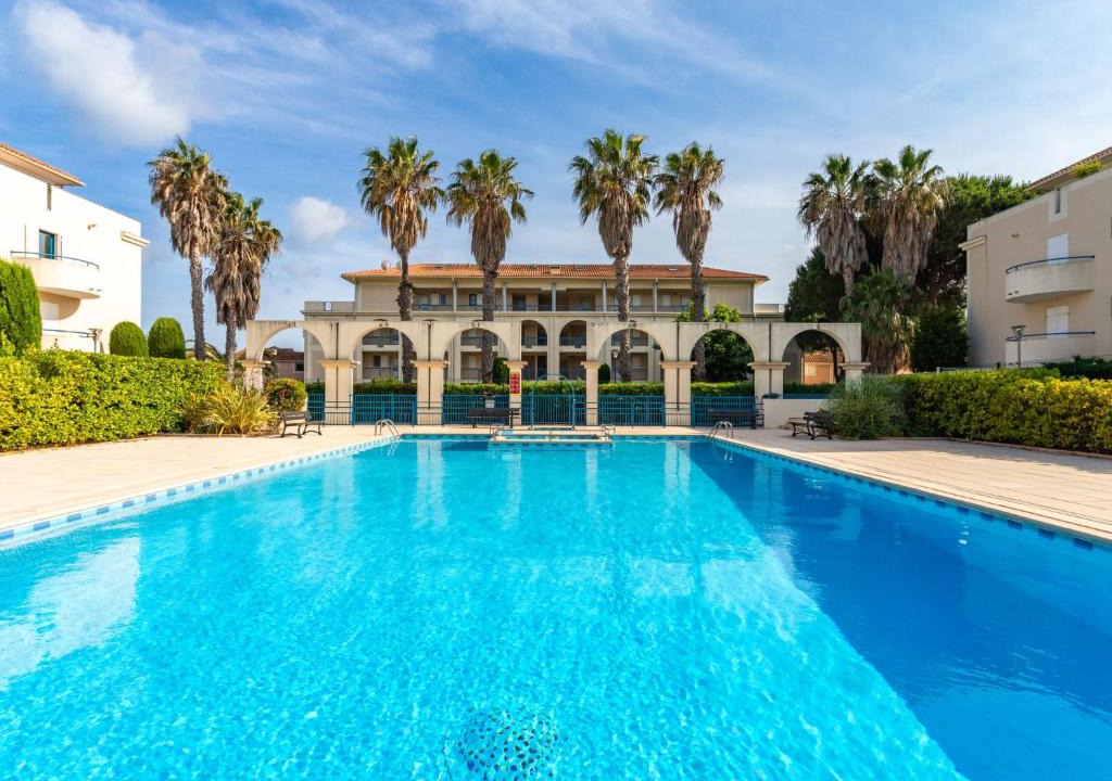 Le Lavandou Apartment | Apartment Le Domaine d'Azur-3 by Interhome