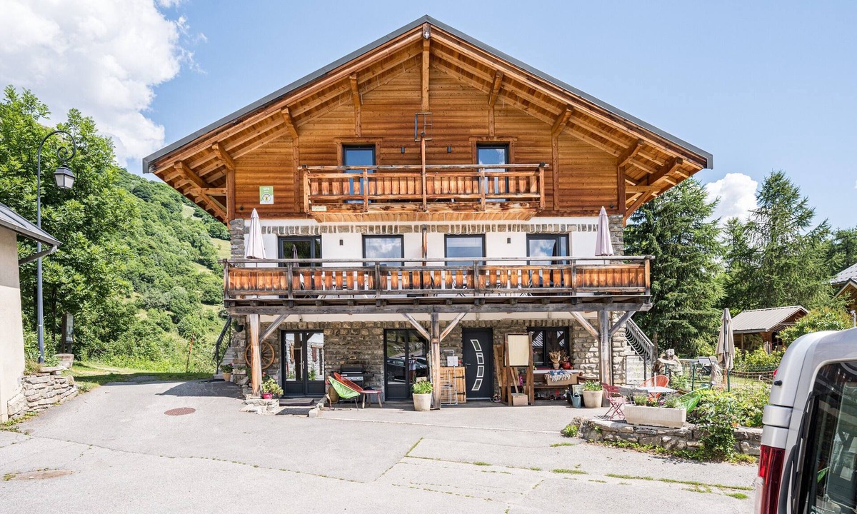 Valloire Apartment | Apartment "Le Galibier" with Mountain View, Balcony and Wi-Fi