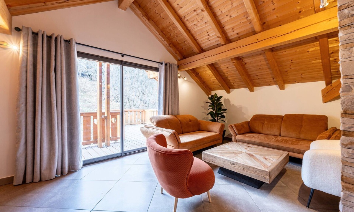 Valloire Apartment | Apartment 'Les Croës' with Mountain View, Private Terrace and Wi-Fi