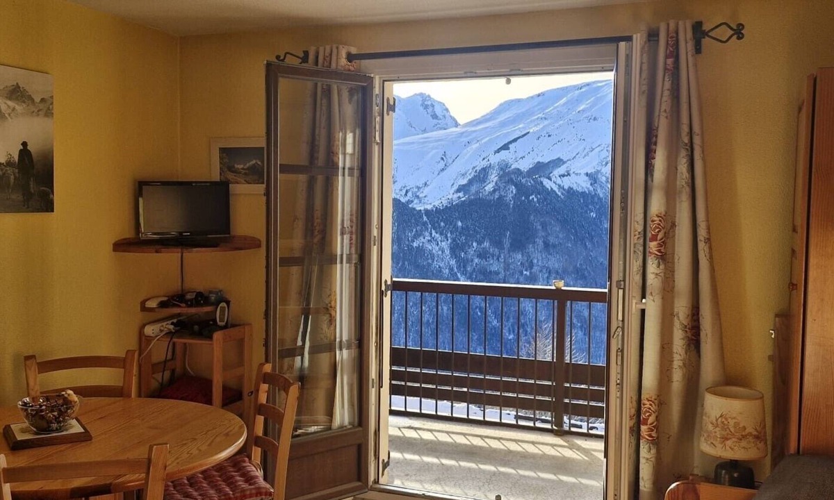 Villard-Reculas Apartment | Apartment “Les Granges 13” with Mountain View, Balcony and Wi-Fi