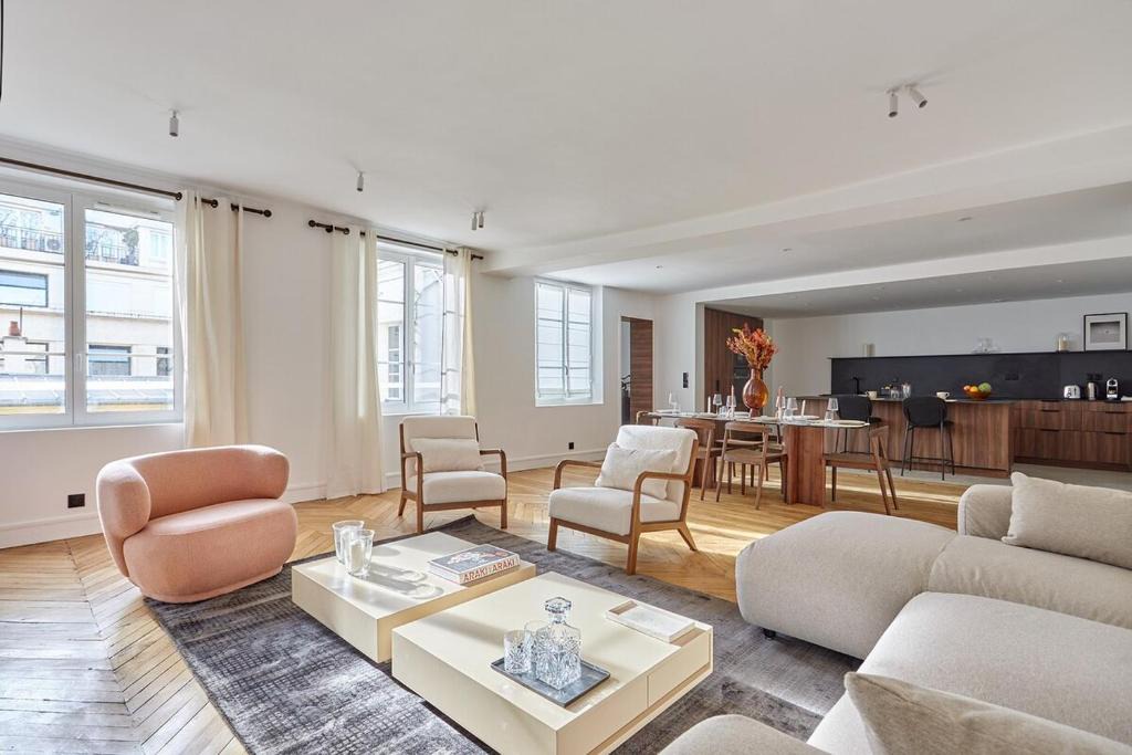 Vivienne Apartment | Apartment Louvre Palais Royal by Studio prestige