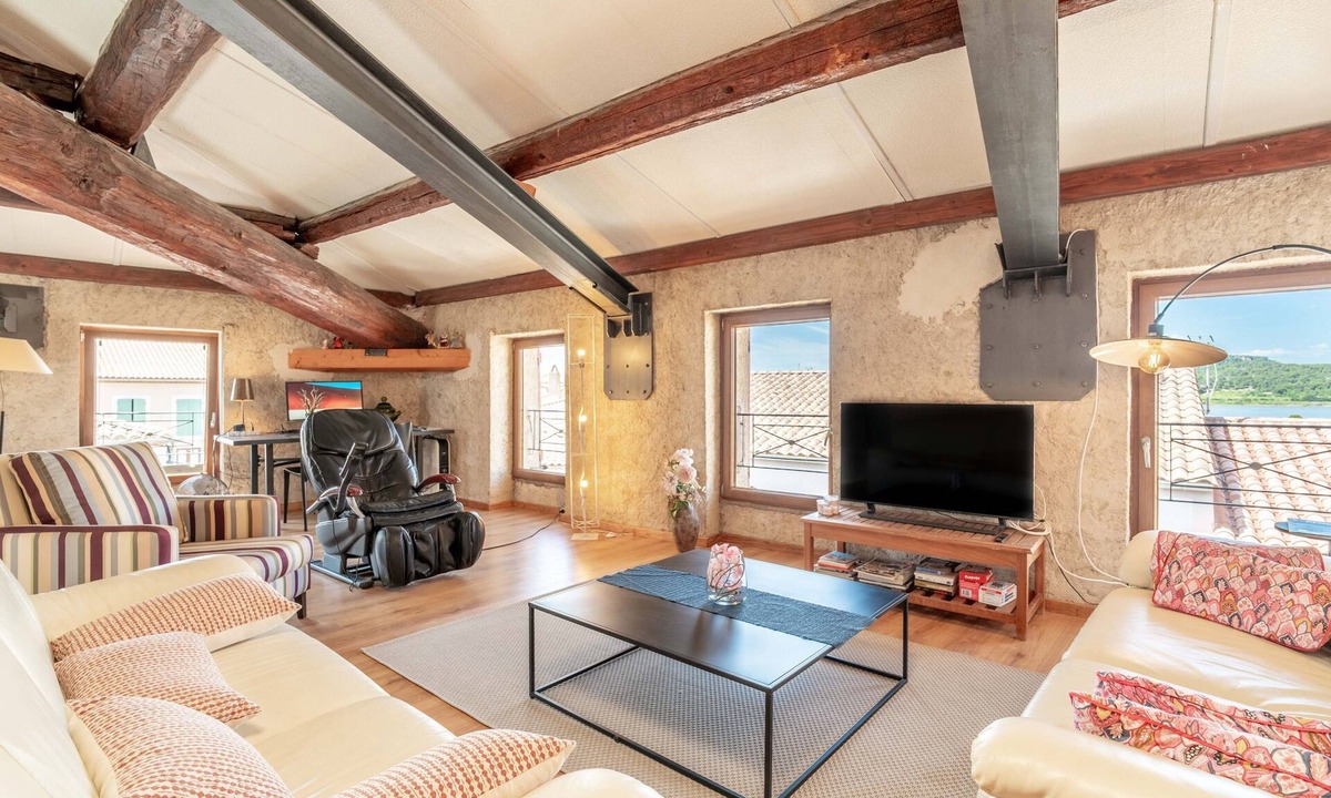 Gruissan Apartment | Apartment “Maison d’Odette” with Lagoon View, Wi-Fi, and Air Conditioning