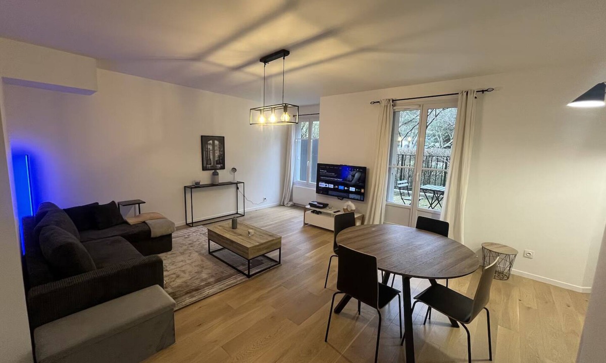 Chessy Apartment | Apartment near Disneyland + parking & RER