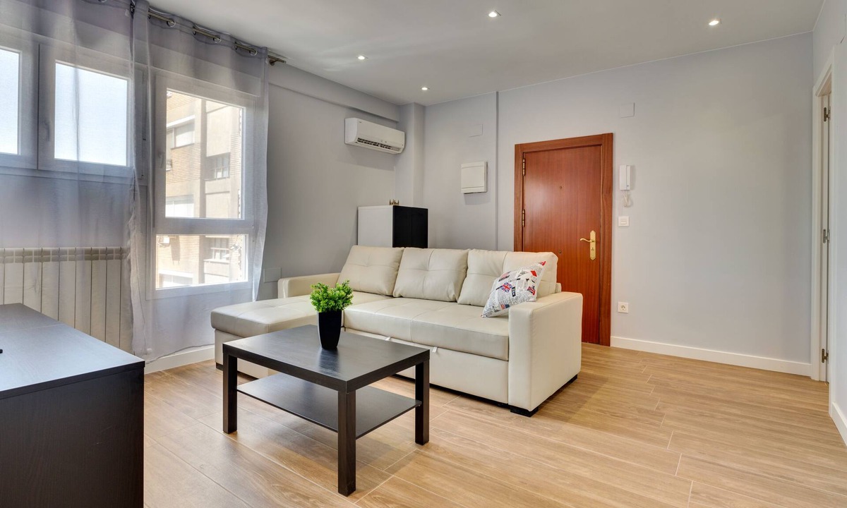Barrio de Jesus Apartment | Apartment only 5 minutes from Basilica del Pilar with option of garage.