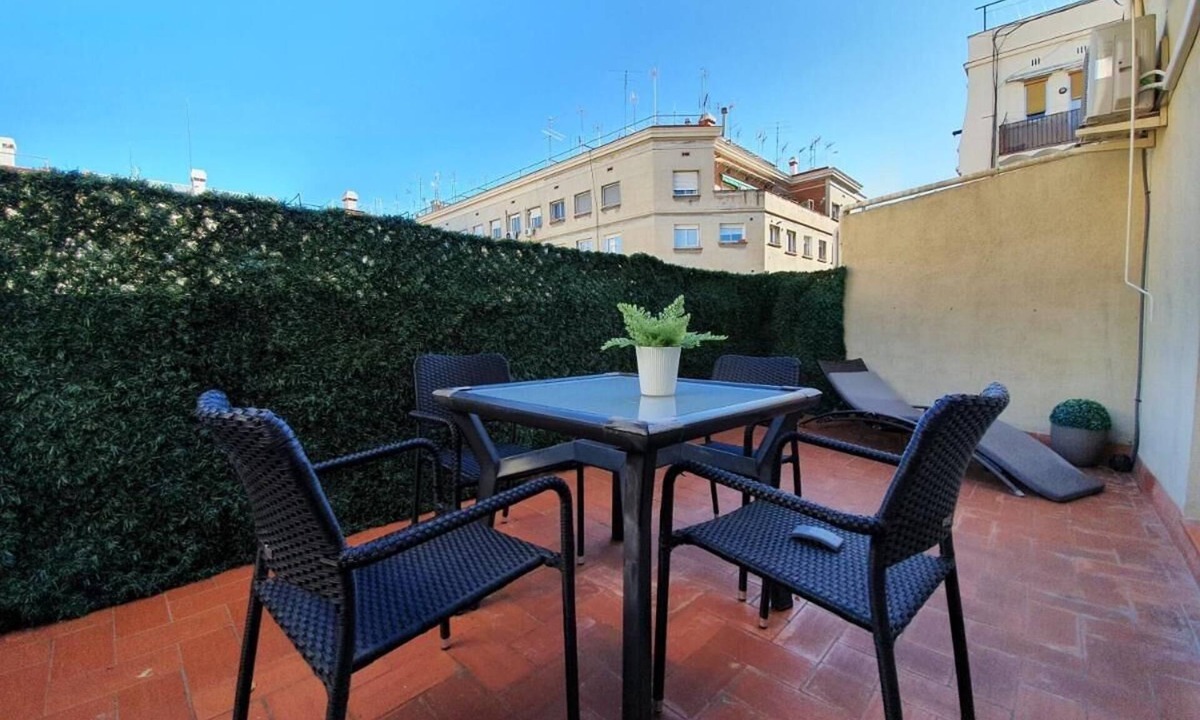 El Guinardo Apartment | Apartment 'Penthouse Girasol' with Private Terrace, Wi-Fi and Air Conditioning
