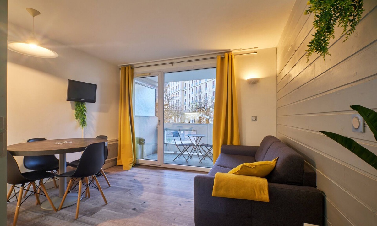 Allevard Apartment | Apartment 'Petit Cocon Proche Lac Et Stations' with Shared Pool, Balcony and Wi-Fi