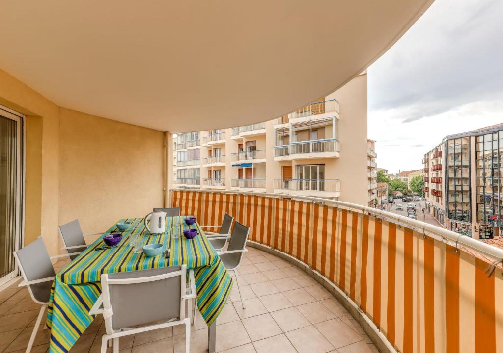 Saint-Raphael Apartment | Apartment Résidence L'Amiral by Interhome