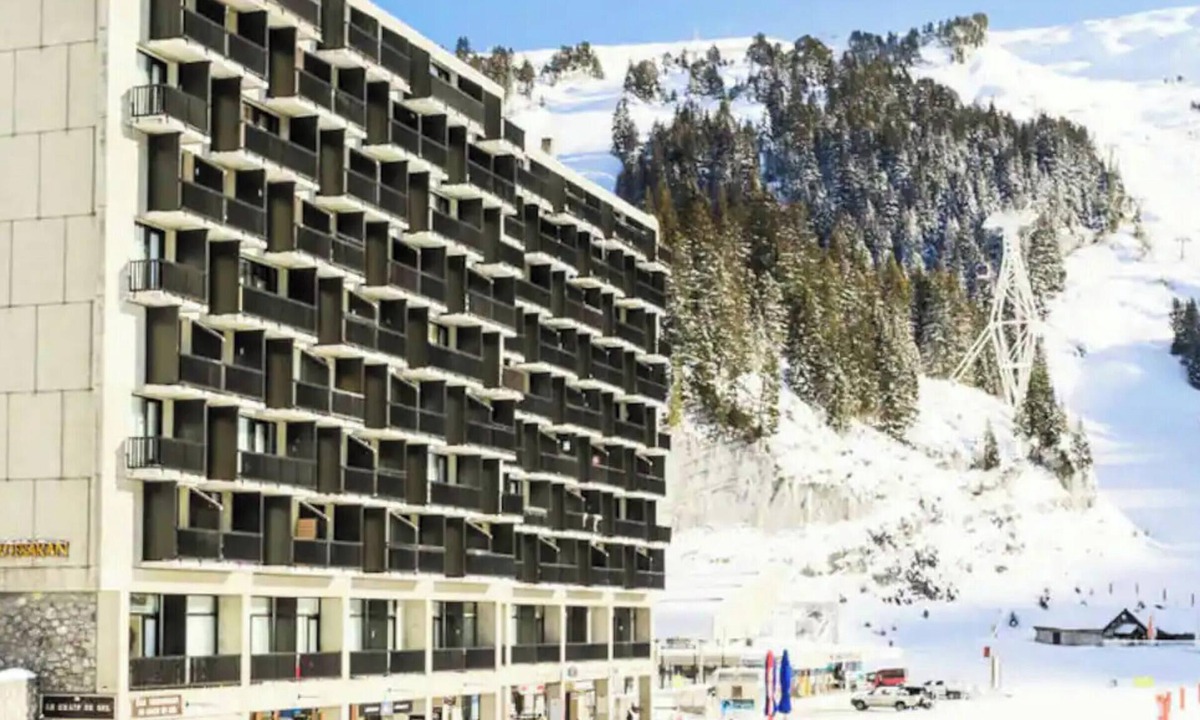 Flaine Apartment | Apartment 'Superbe Studio Idéalement Situé À Flaine Forum' with Mountain View and Balcony