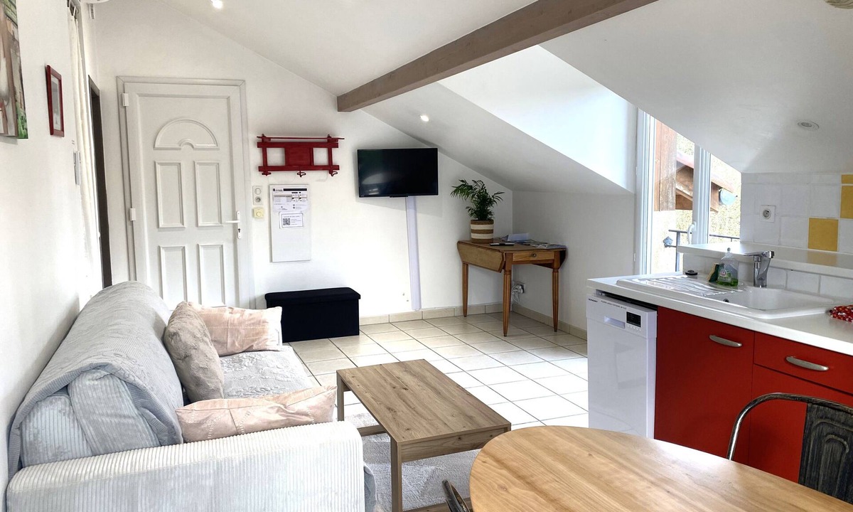 Proulieu Apartment | Apartment TANGARA with balcony