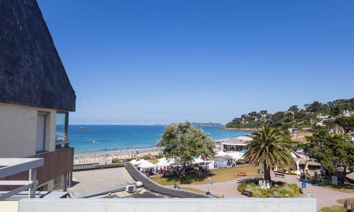Perros-Guirec Apartment | Apartment 'Ty Fox By Madame Est Servie' with Sea View and Balcony