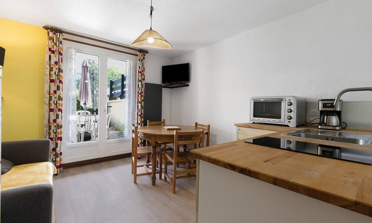 Gresse-en-Vercors Apartment | Apartment 'Venus' with Mountain View, Shared Pool and Private Terrace
