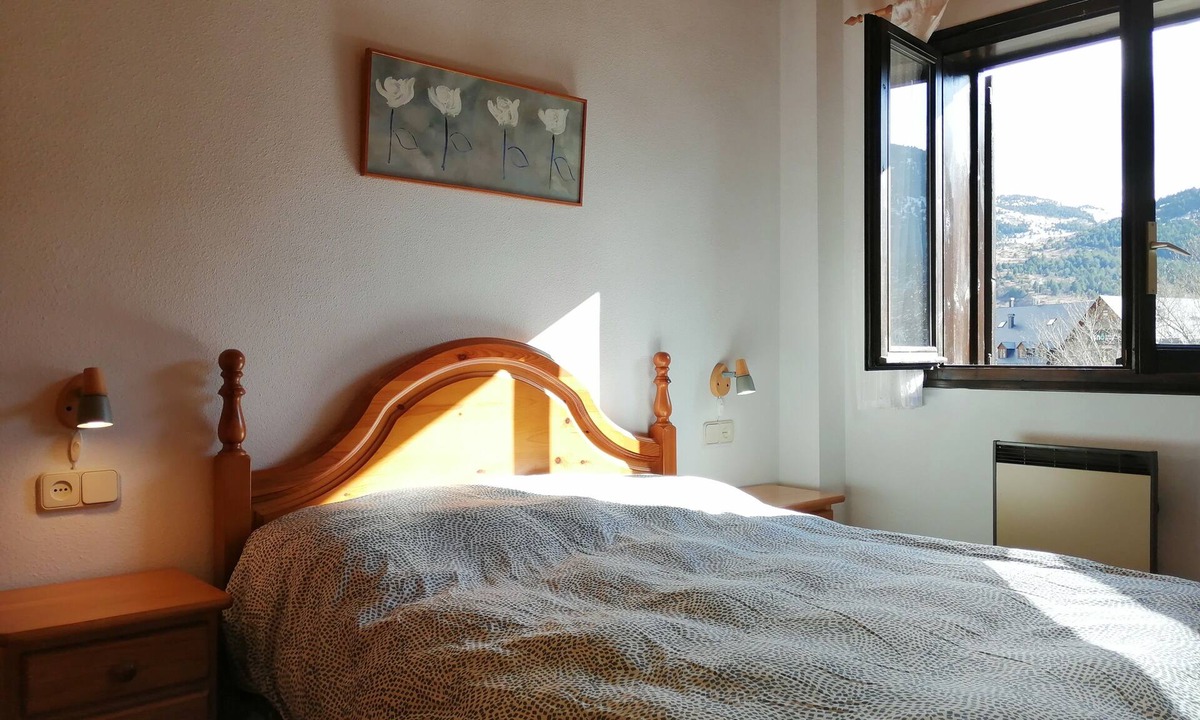Taull Apartment | Apartment with fireplace - Falcó 3
