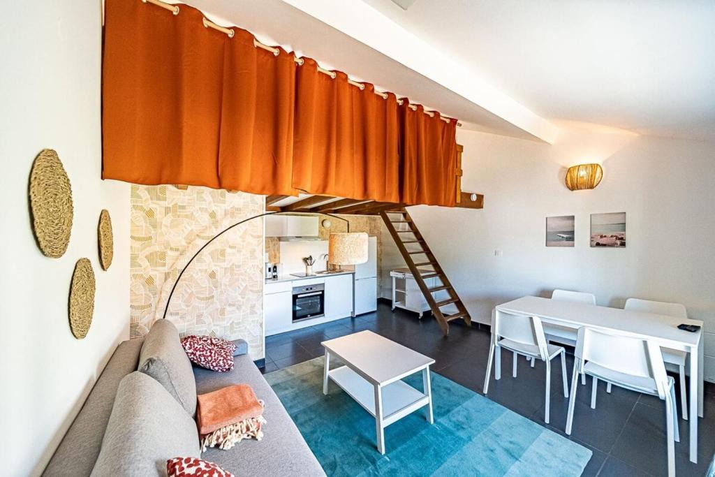 Cusset Apartment | Apartment with Mezzanine Cusset District Villeurbanne