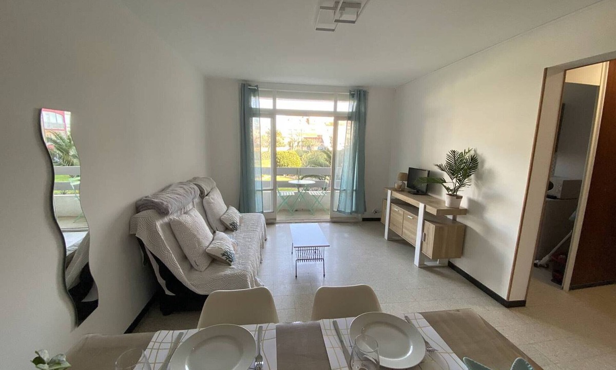 La Jetee Apartment | Apartment with parking, pets welcome - 4 guests