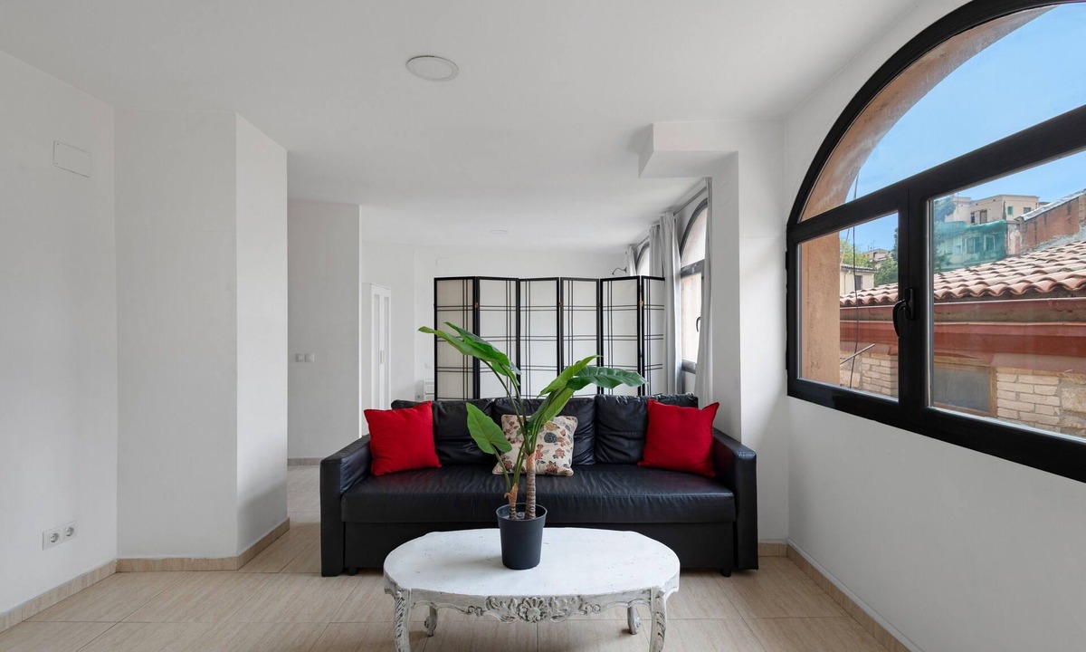Centre Historic de Manresa Apartment | Apartment 'Wonderful Center Manresa' with Private Terrace, Wi-Fi and Air Conditioning