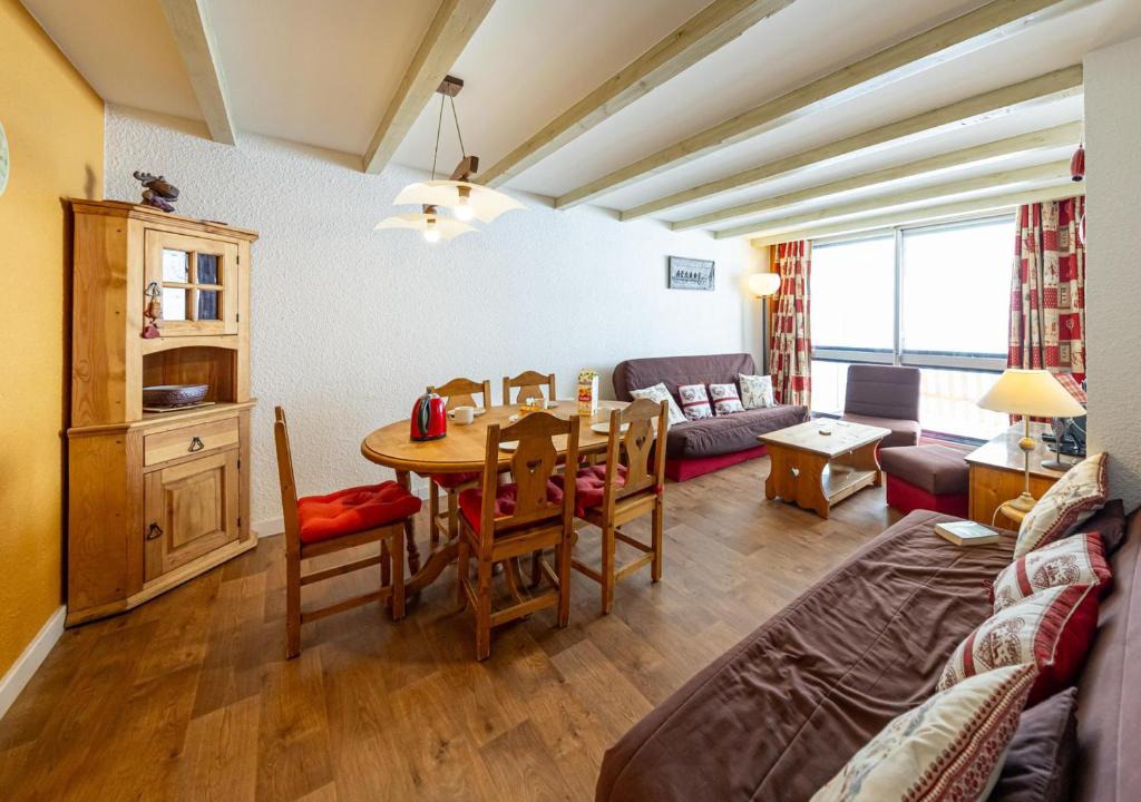 Saint-Francois-Longchamp Apartment | Appartement au pied des pistes, 6 pers, centre-station - FR-1-807-85