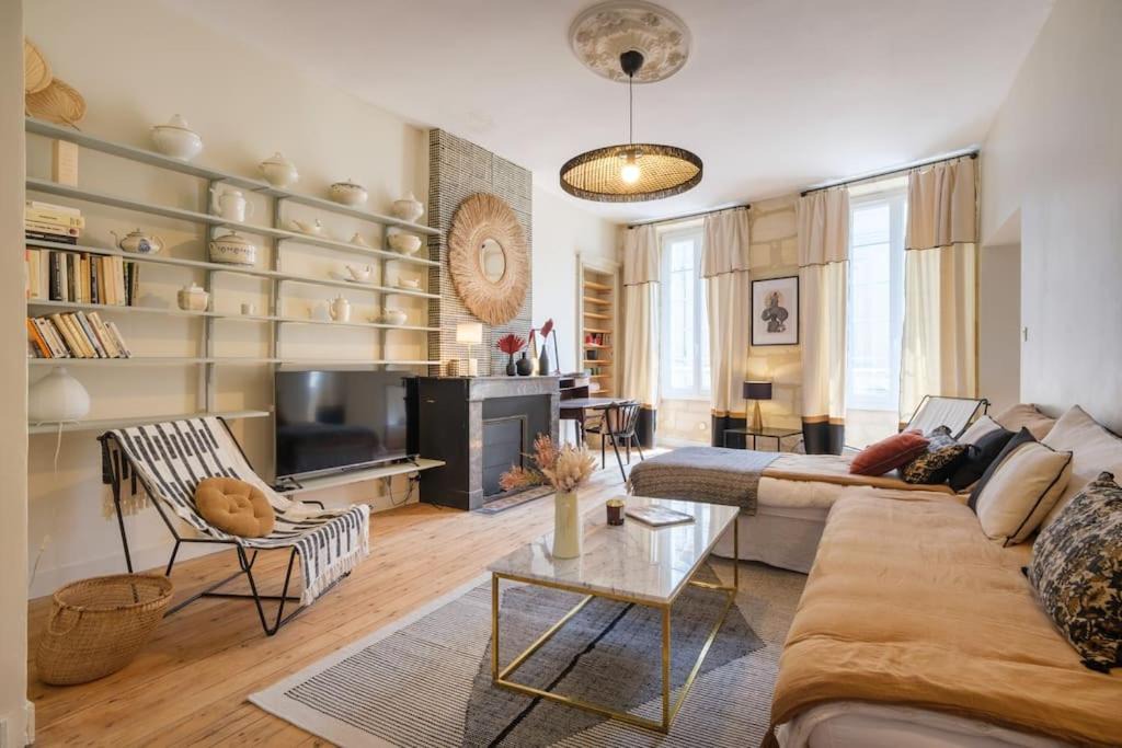 Bourg-sur-Gironde Apartment | Appartement avec son patio dans centre historique de Bourg