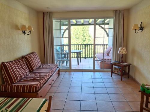 Uhart-Cize Apartment | Appartement avec piscine et wifi SJPP UHART CIZE