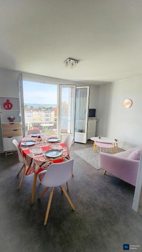 Aurillac Apartment | Appartement calme, 2 chambres, balcon & vue dégagée