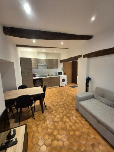 Draguignan Apartment | Appartement chaleureux au charme ancien au calme